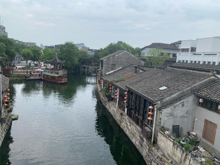泳者无畏暖沙溪